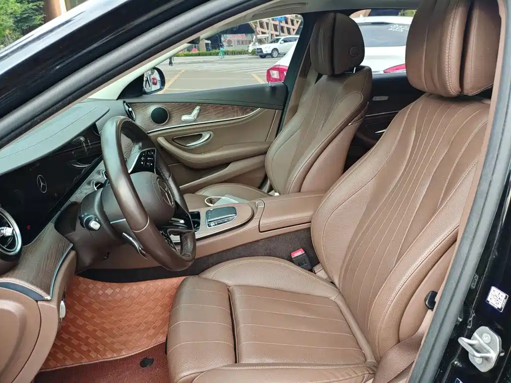 Mercedes-Benz E-Class — миниатюра 17