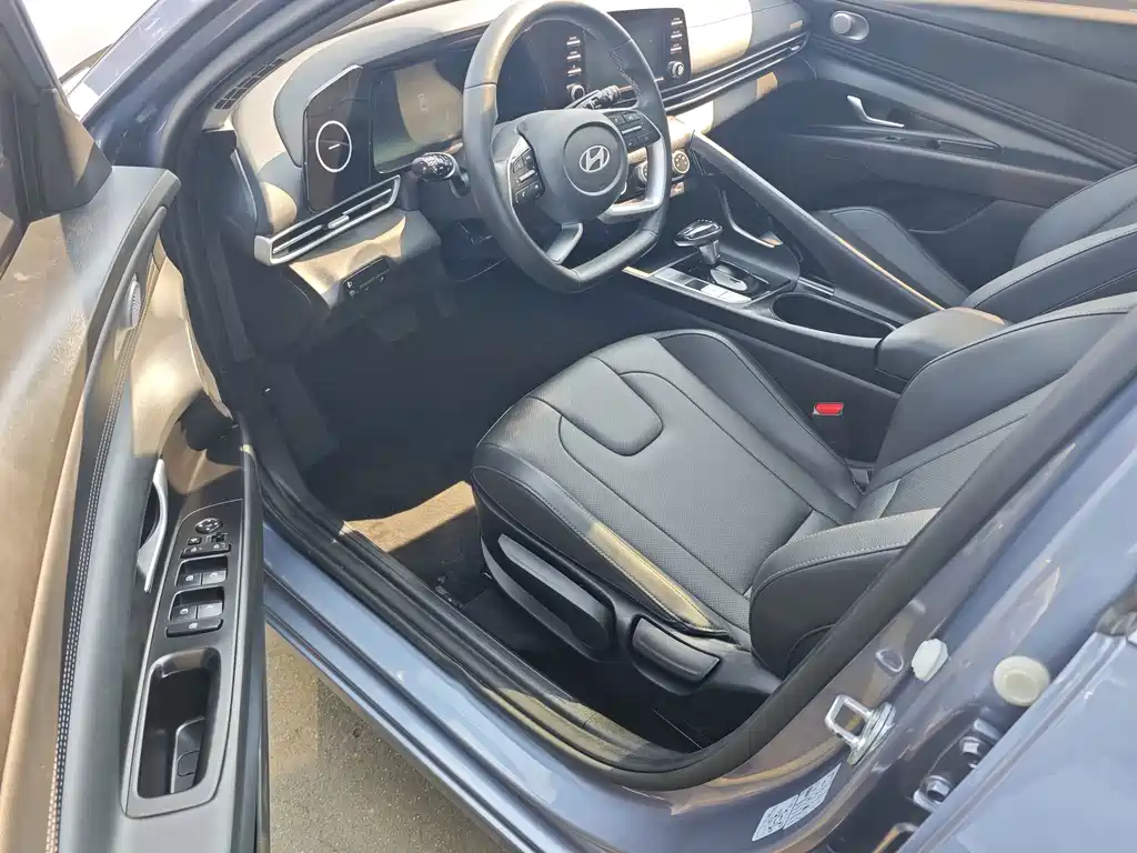 Hyundai Elantra — миниатюра 4