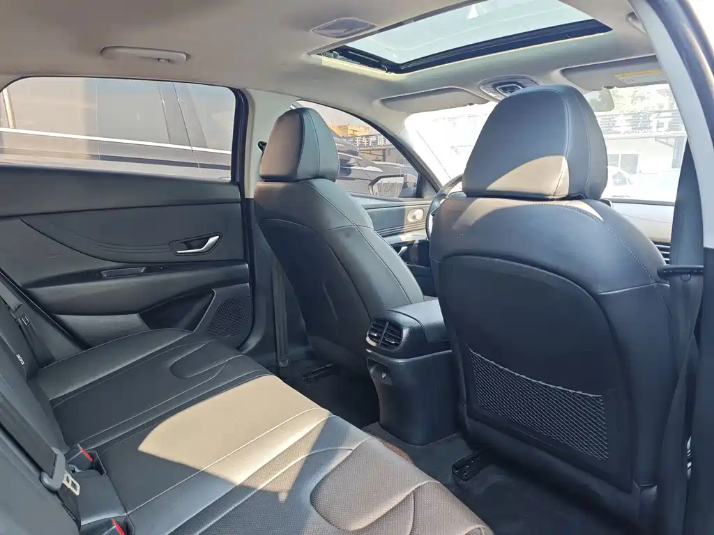 Hyundai Elantra — миниатюра 9