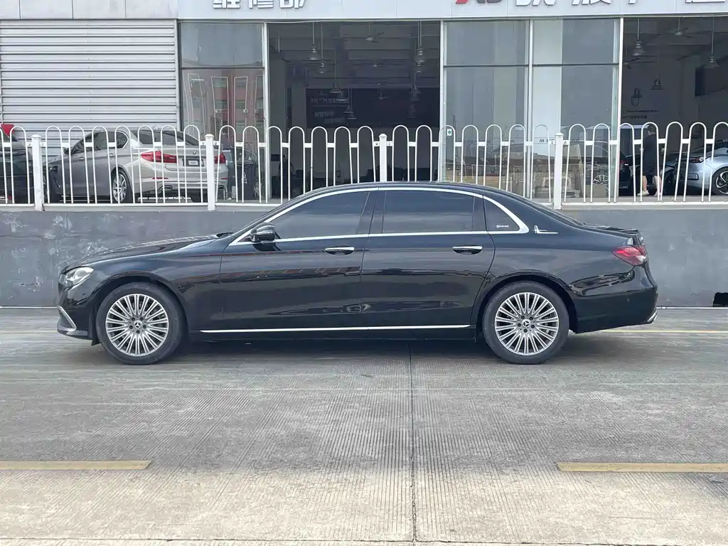 Mercedes-Benz E-Class — миниатюра 3