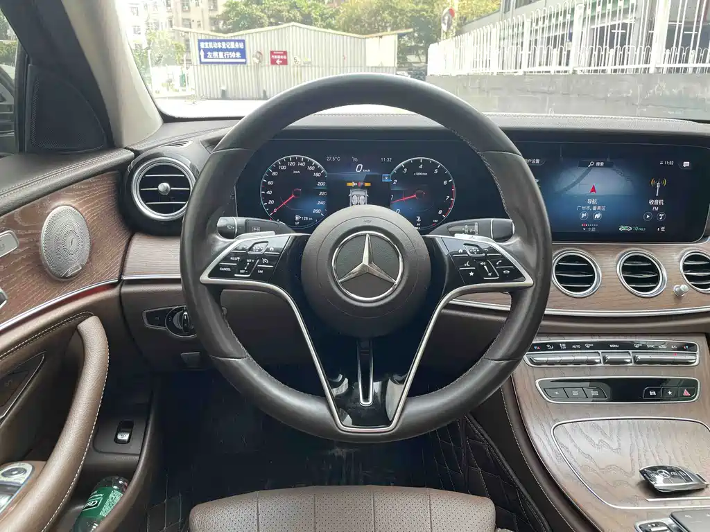 Mercedes-Benz E-Class — миниатюра 11