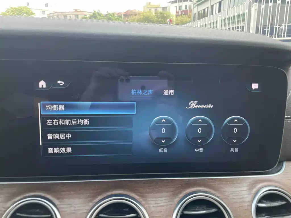 Mercedes-Benz E-Class — миниатюра 15