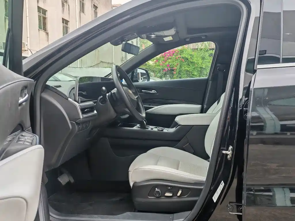 Cadillac XT4 — миниатюра 8