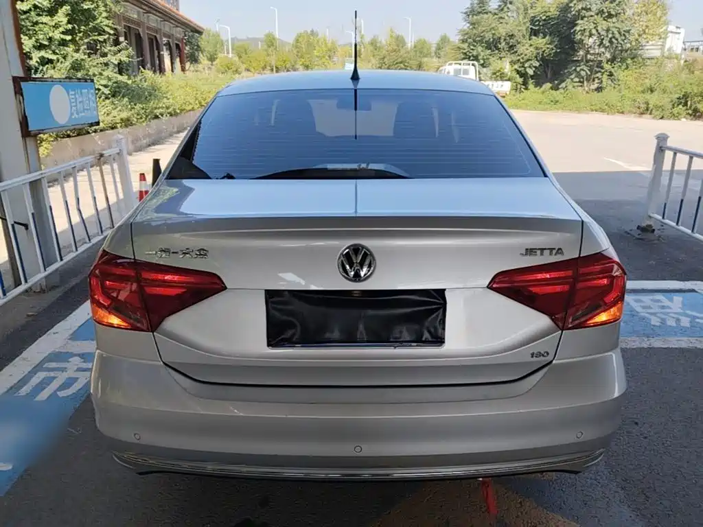 Volkswagen Jetta — миниатюра 6