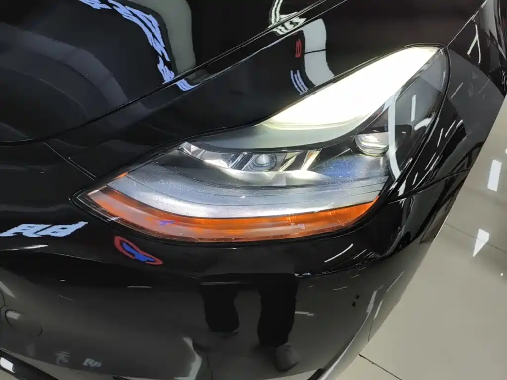 Tesla Model Y — миниатюра 24