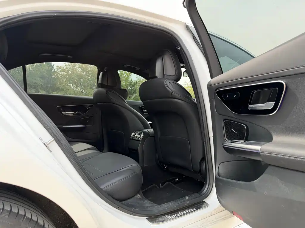 Mercedes-Benz C-Class — миниатюра 17