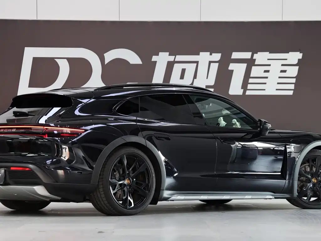 Porsche Taycan — миниатюра 7