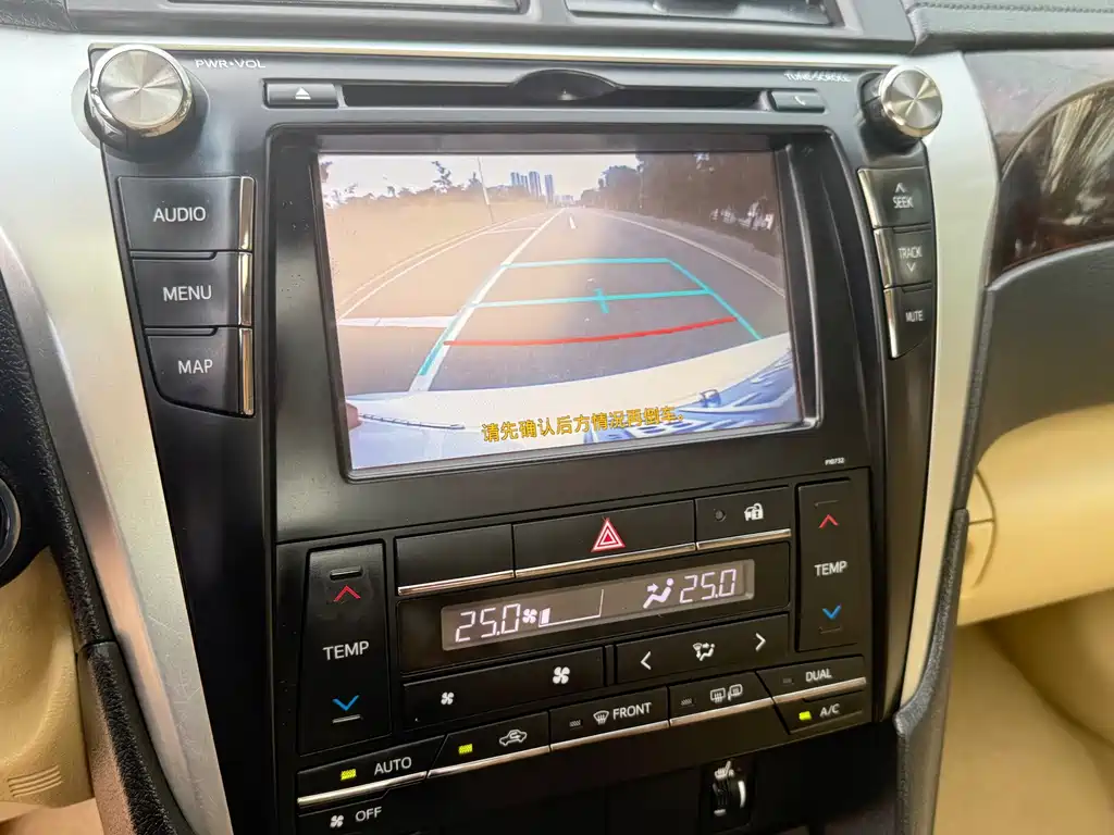 Toyota Camry — миниатюра 14