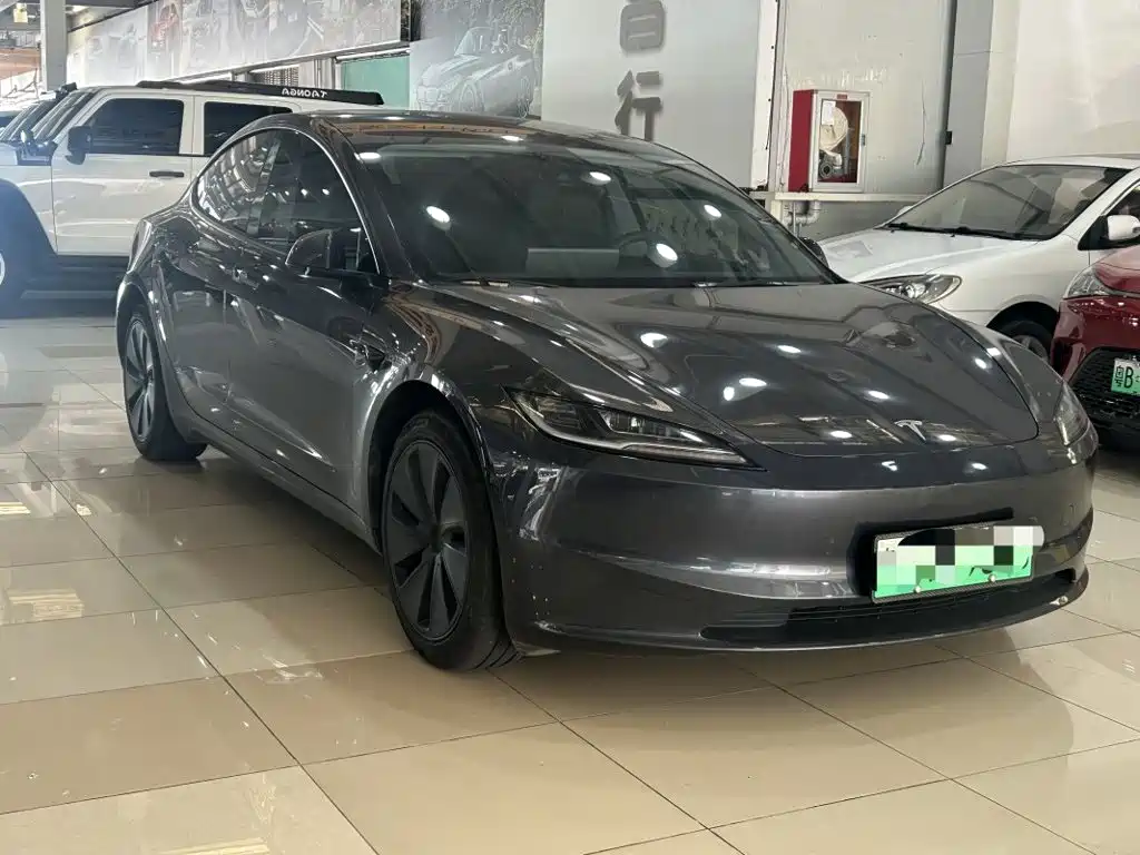 Tesla Model 3 — миниатюра 3