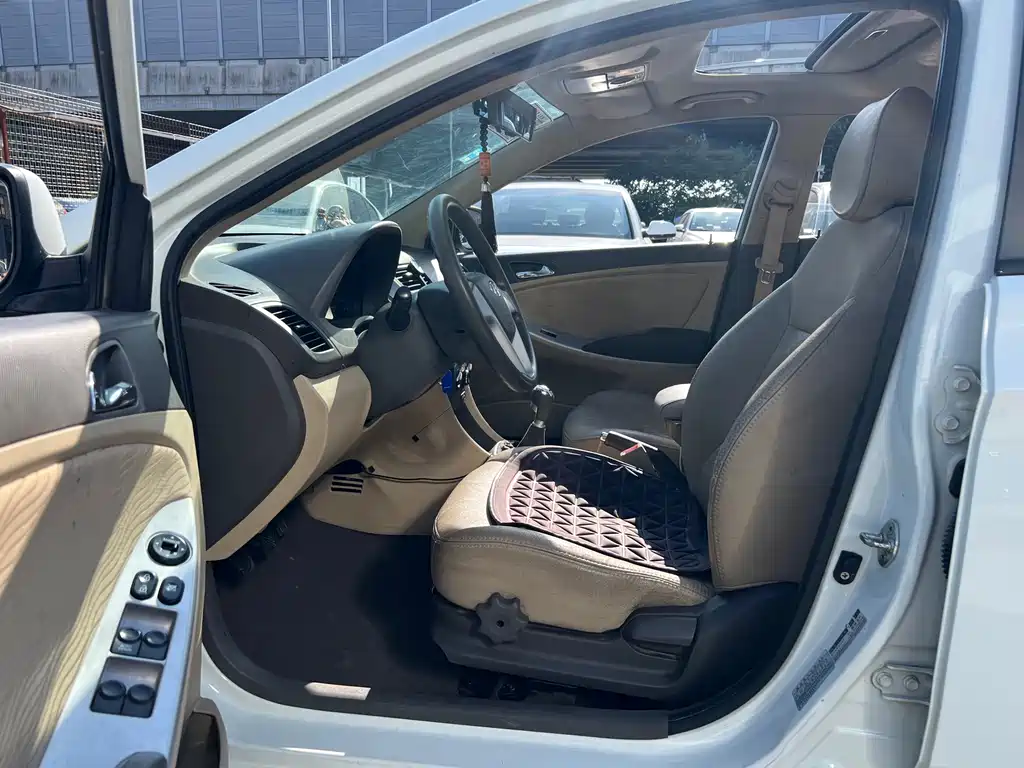 Hyundai Verna — миниатюра 4
