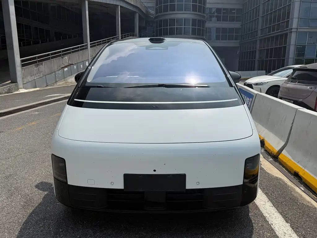 Li Auto Li MEGA — миниатюра 2