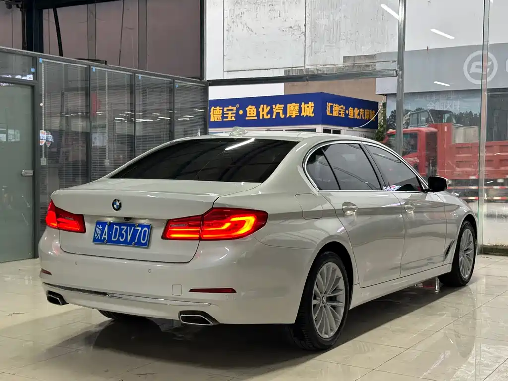 BMW 5 Series — миниатюра 16