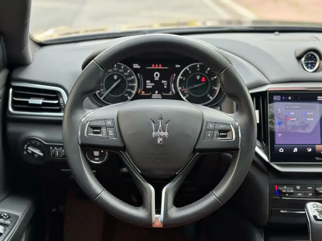 MASERATI GHIBLI