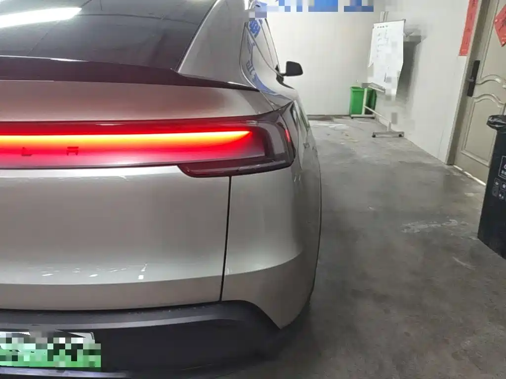 Tesla Model Y L — миниатюра 8