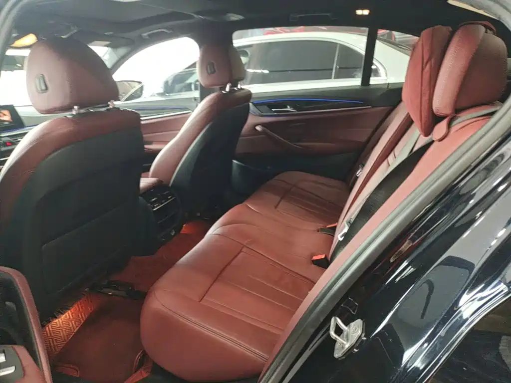 BMW 5 Series — миниатюра 17