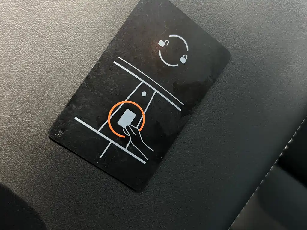 Tesla Model 3 — миниатюра 21