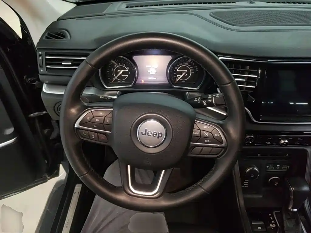 Jeep Grand Commander — миниатюра 11