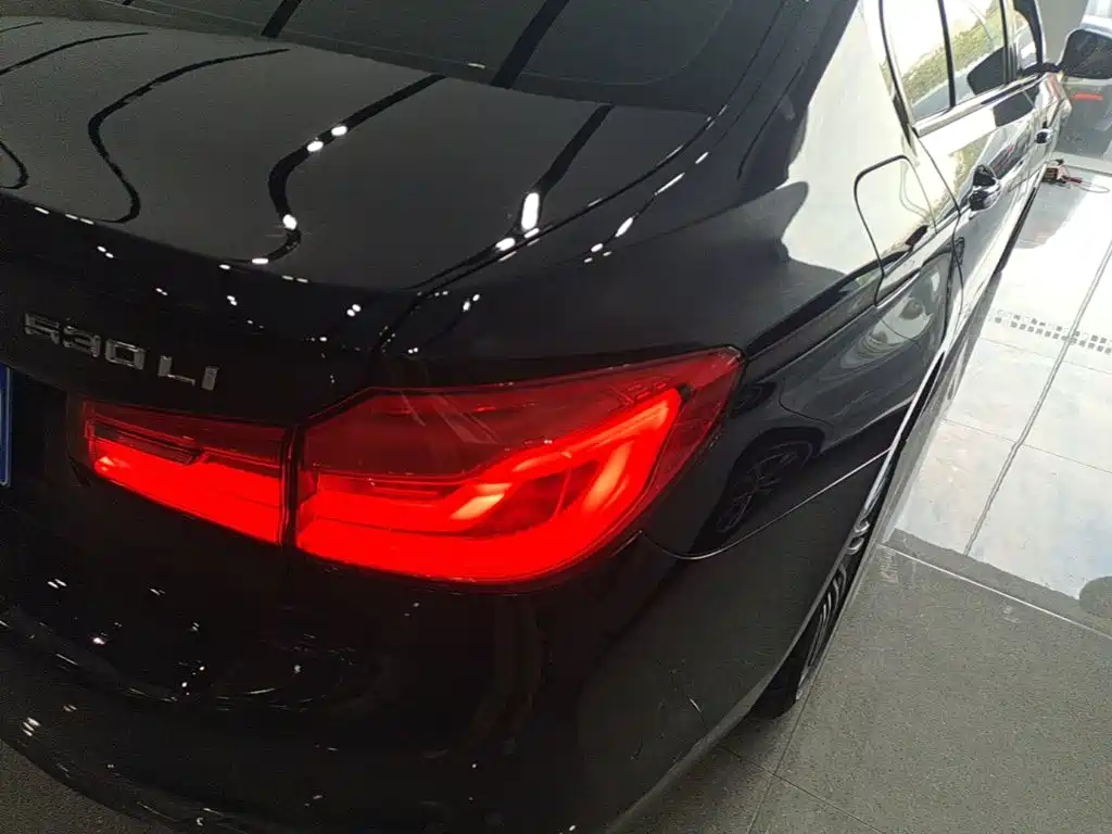 BMW 5 Series — миниатюра 8