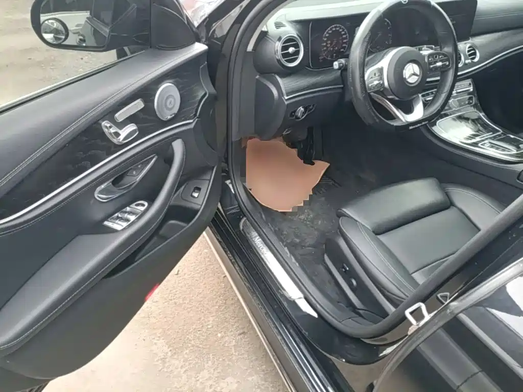 Mercedes-Benz E-Class — миниатюра 16
