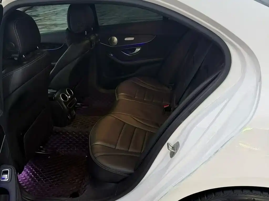 Mercedes-Benz C-Class — миниатюра 6
