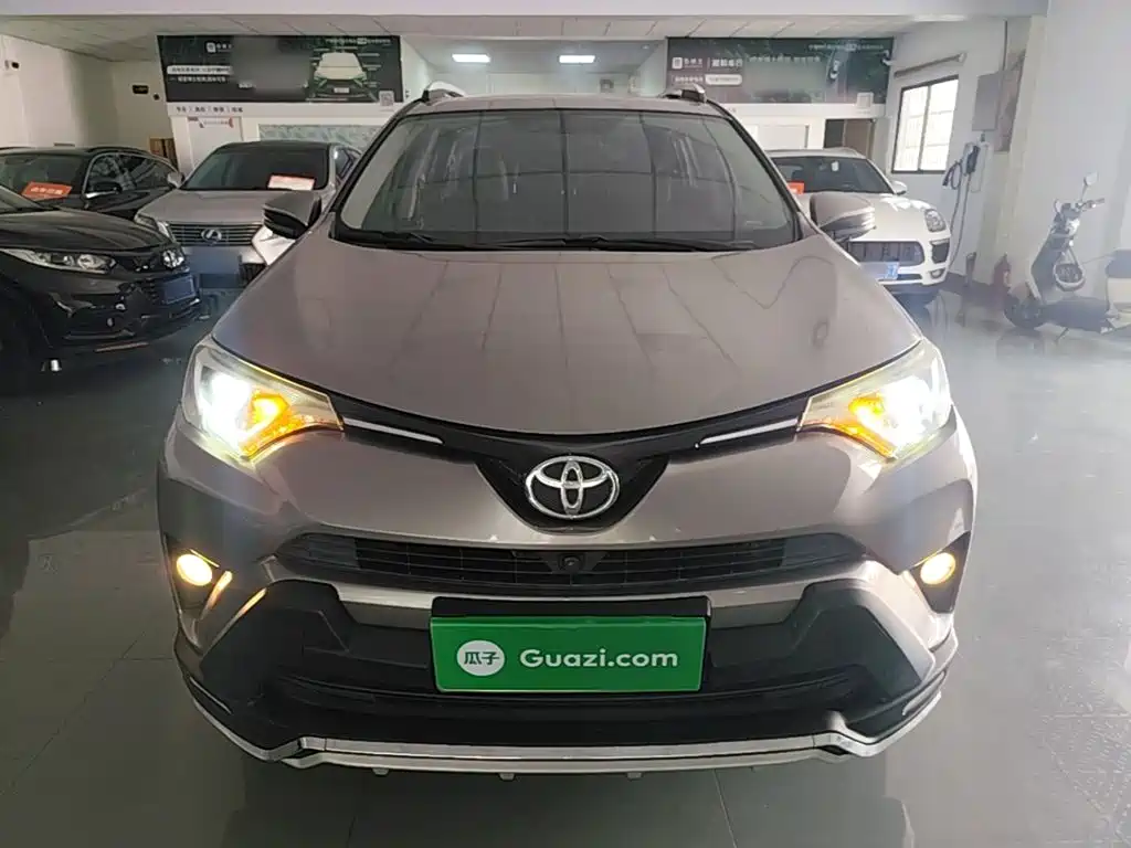 Toyota RAV4 — миниатюра 3