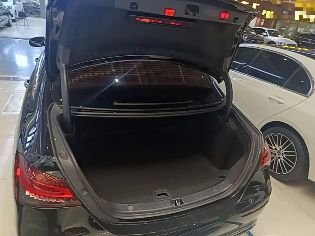 Mercedes-Benz E-Class — миниатюра 19