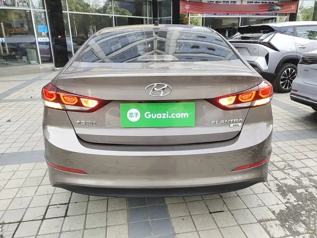 Hyundai Elantra — миниатюра 6
