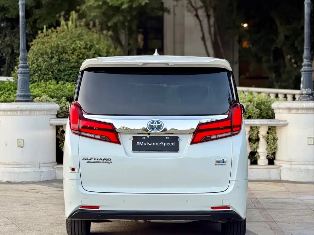 Toyota Alphard — миниатюра 5