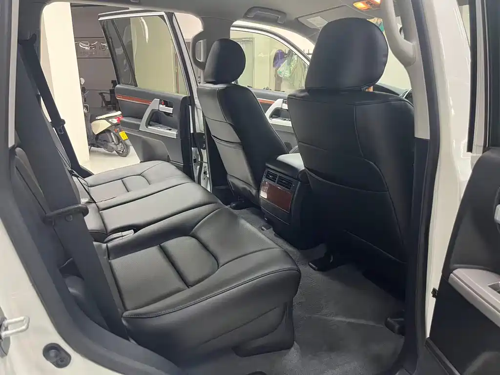 Toyota Land Cruiser — миниатюра 7