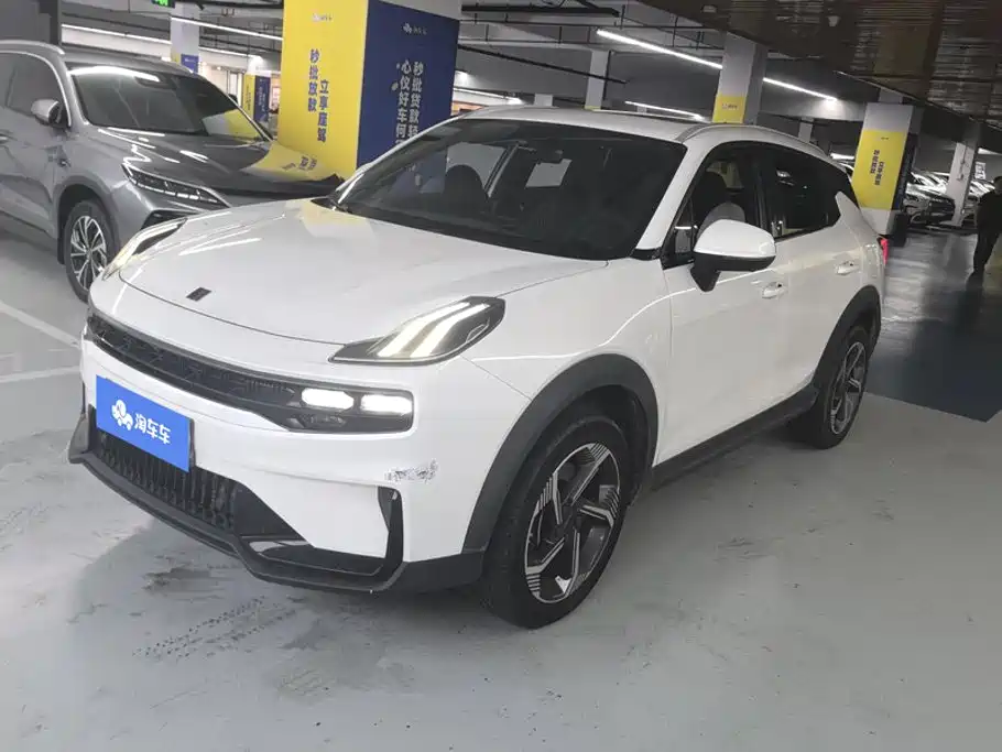 Lynk & Co 06