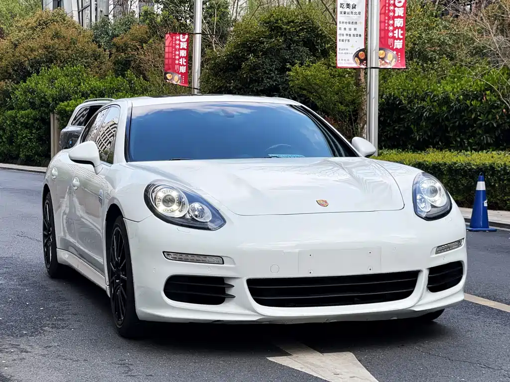 Porsche Panamera 2013 Panamera Platinum Edition 3.6L