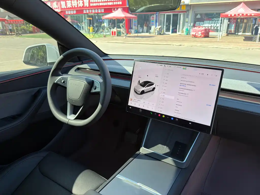 Tesla Model Y — миниатюра 14