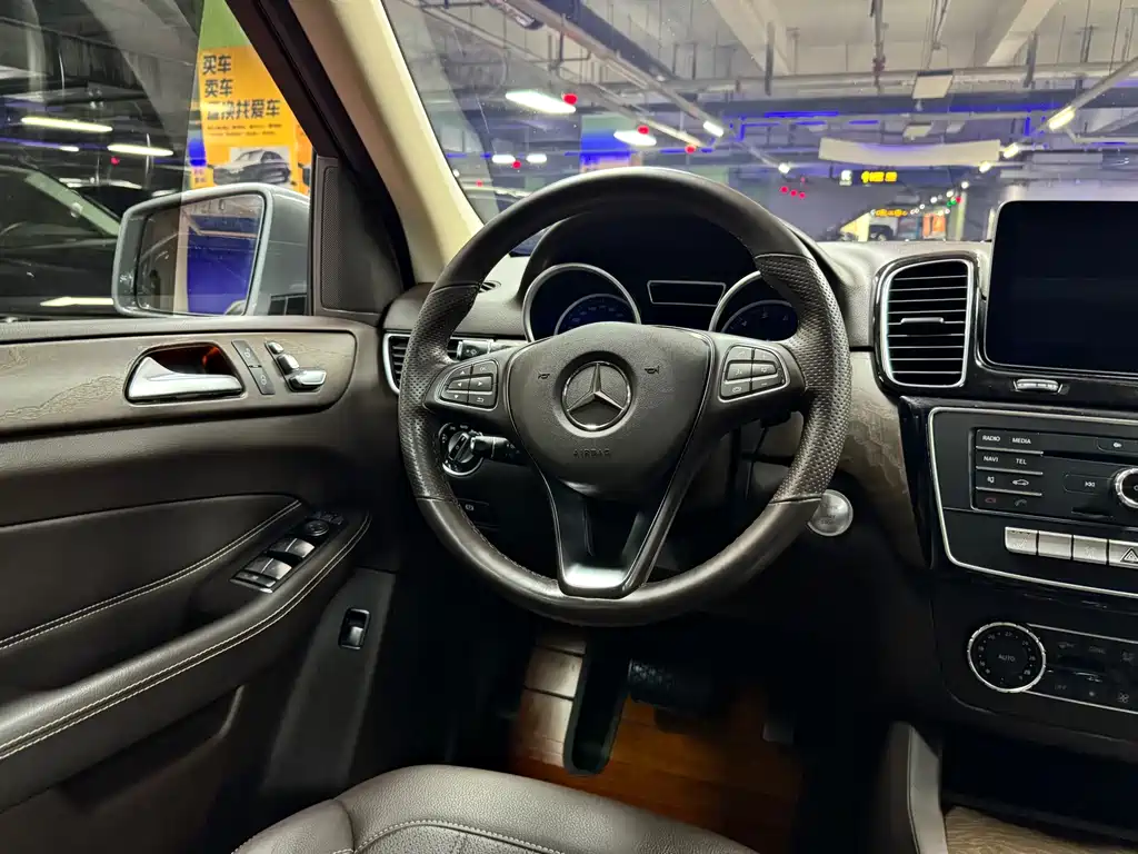Mercedes-Benz GLE (Import) — миниатюра 20