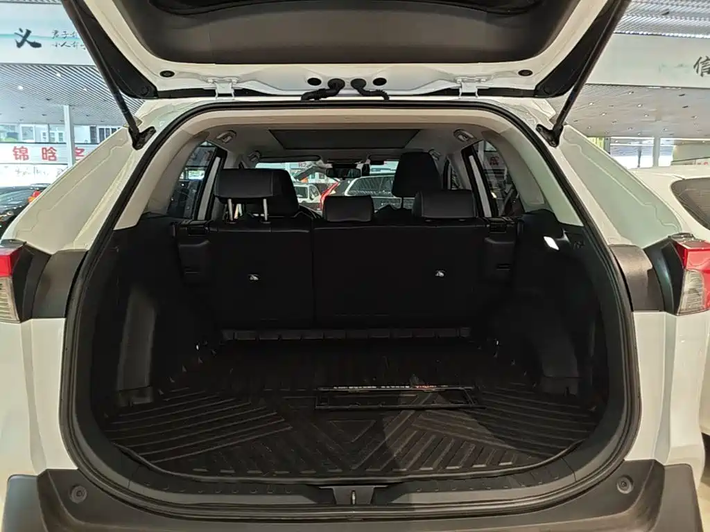 Toyota RAV4 — миниатюра 19