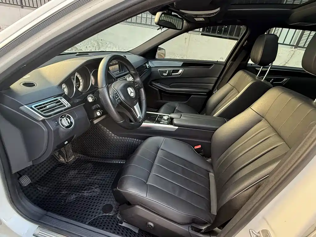 Mercedes-Benz E-Class — миниатюра 7