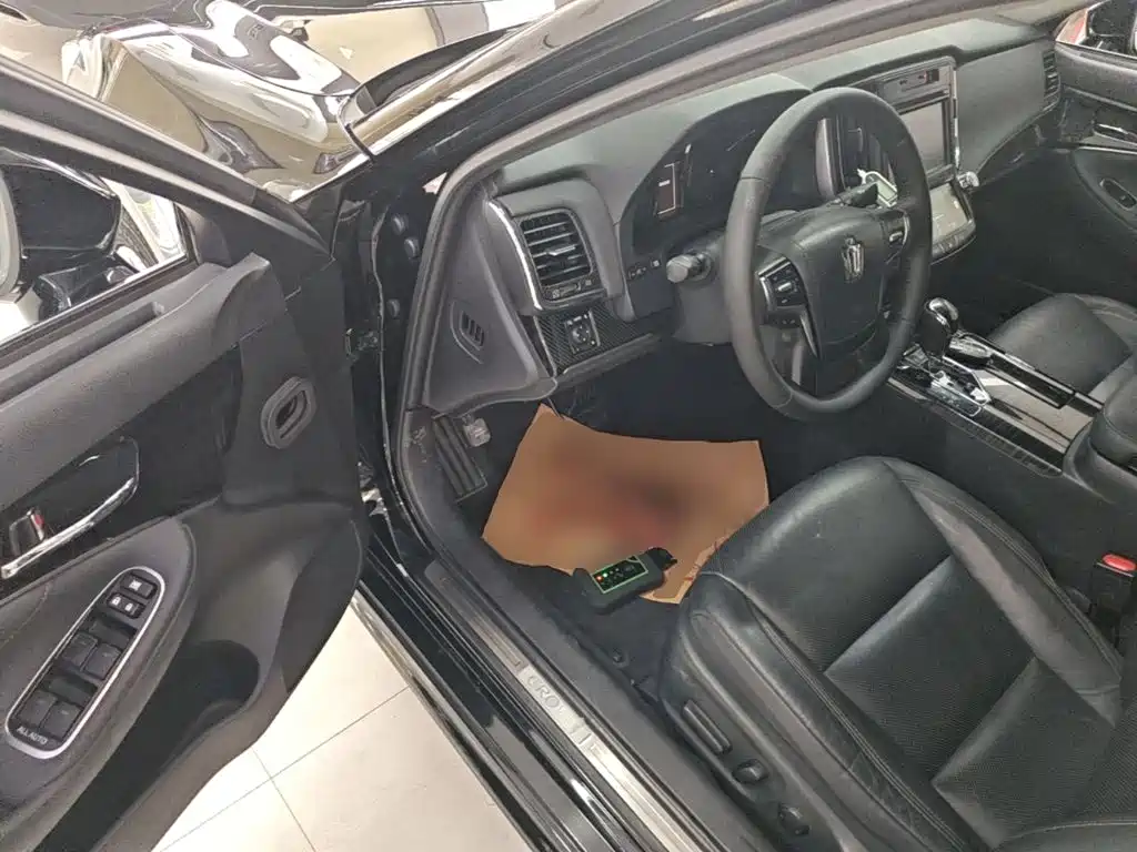 Toyota Crown — миниатюра 16