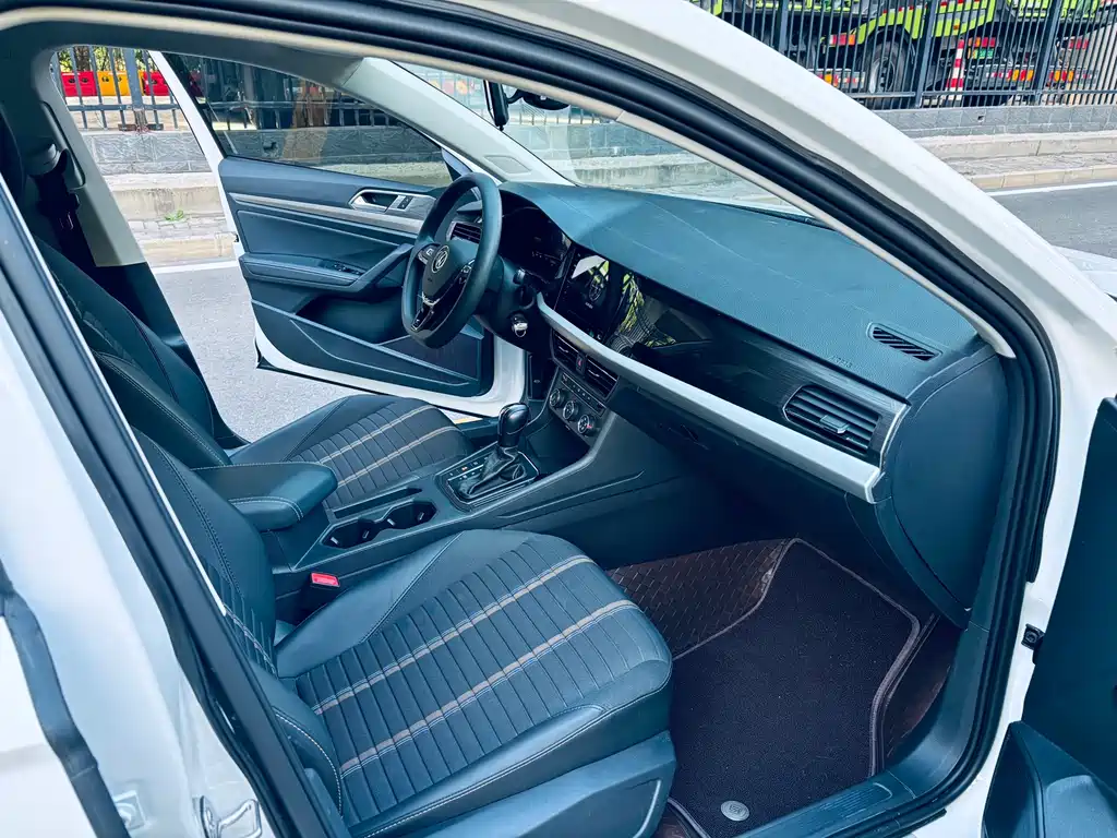 Volkswagen Lavida — миниатюра 8