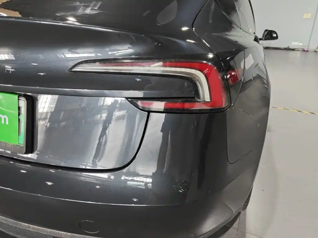 Tesla Model 3 — миниатюра 8