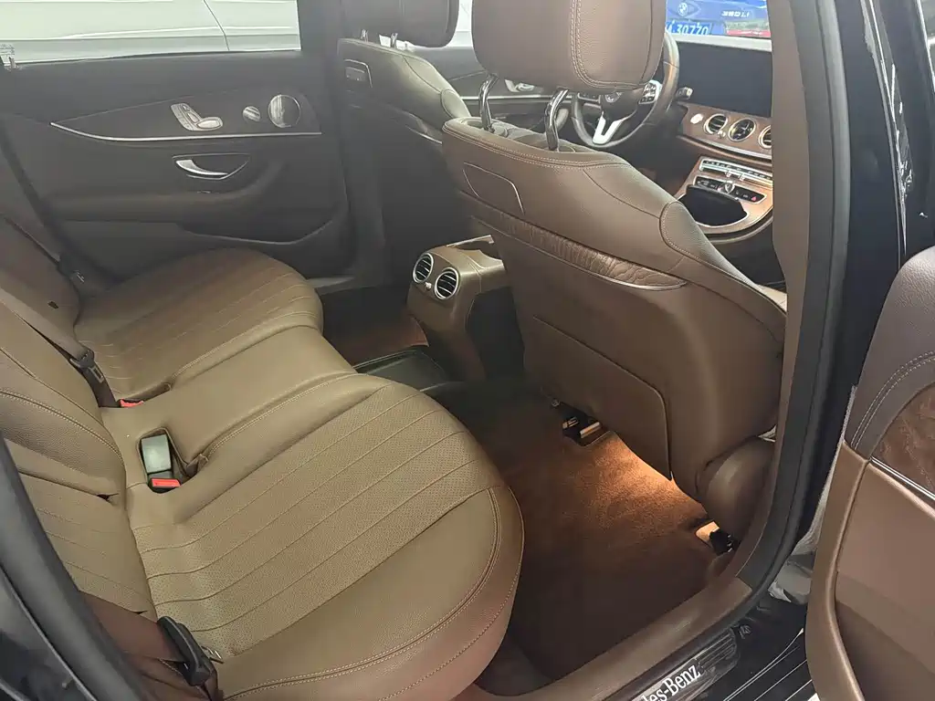 Mercedes-Benz E-Class — миниатюра 5