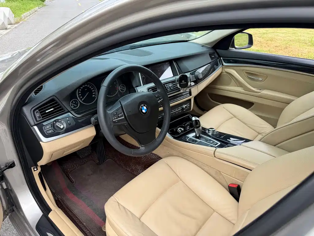 BMW 5 Series — миниатюра 7