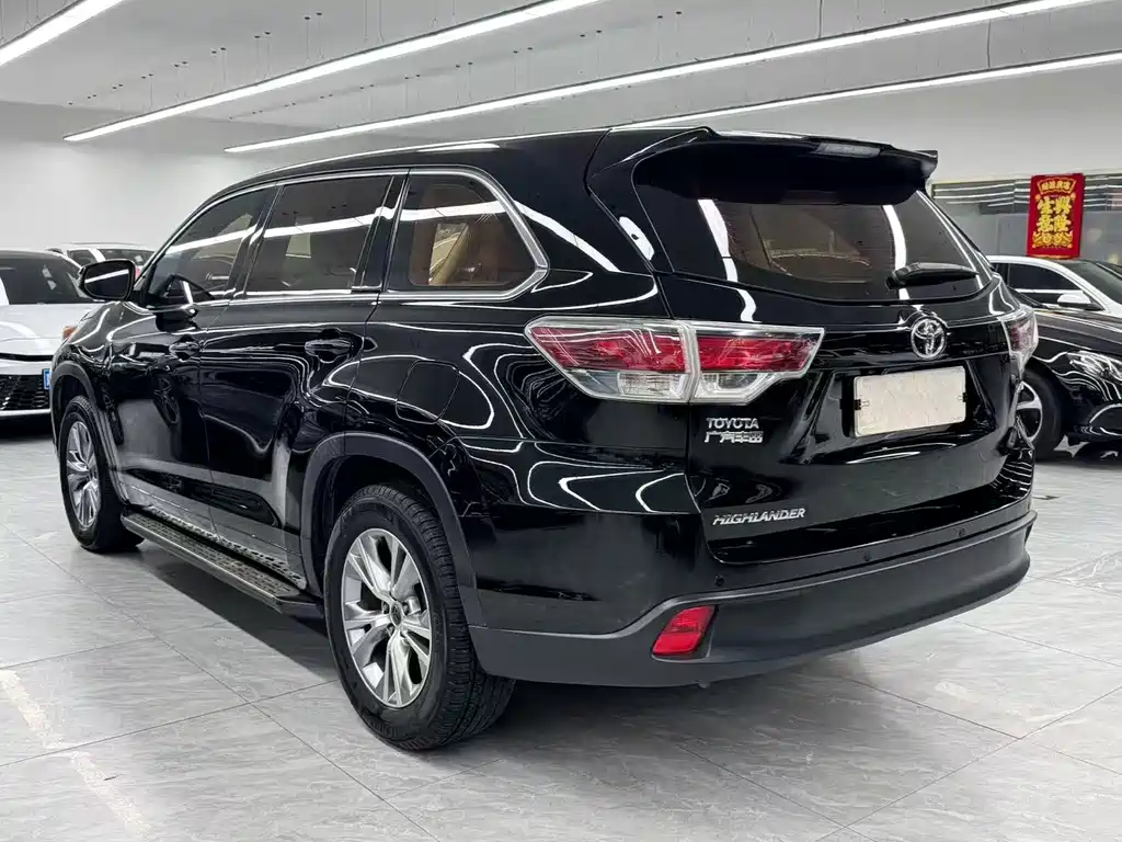 Toyota Highlander 2015 2.0T Elite 7 мест
