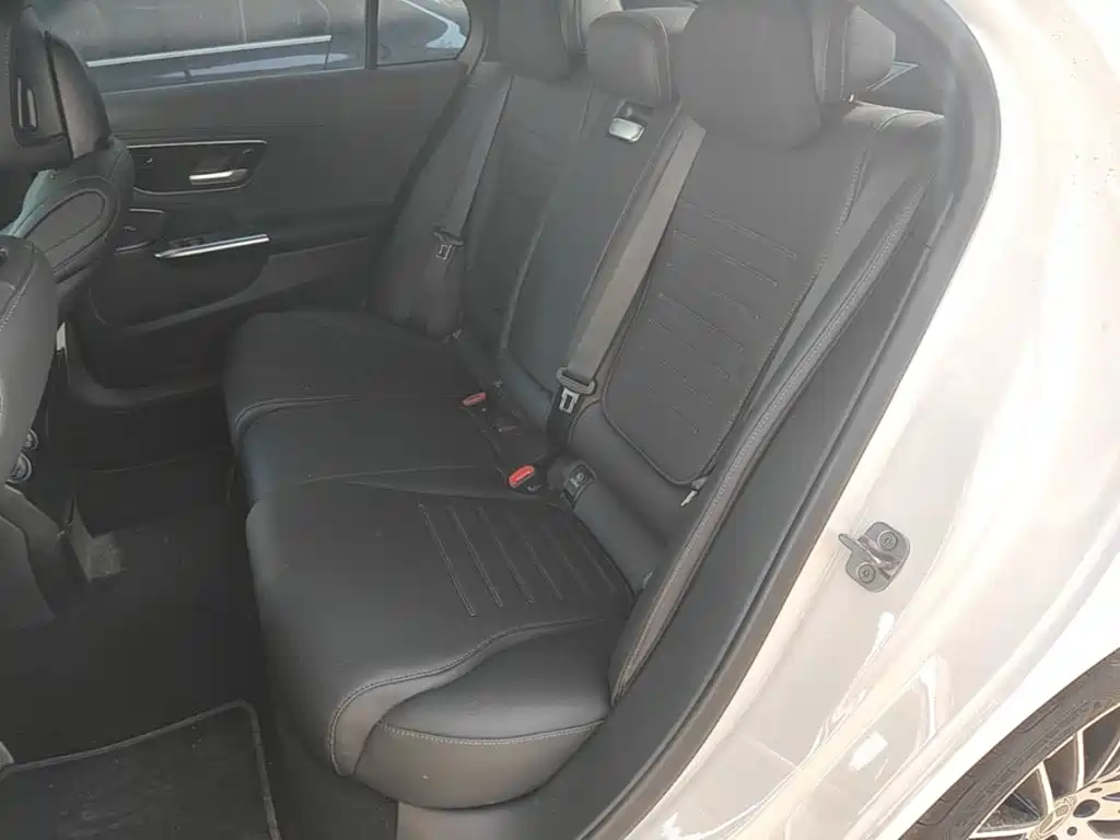 Mercedes-Benz C-Class — миниатюра 17