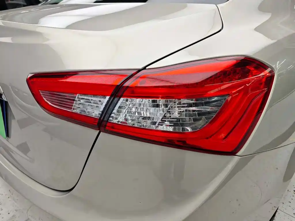 Maserati Ghibli — миниатюра 8