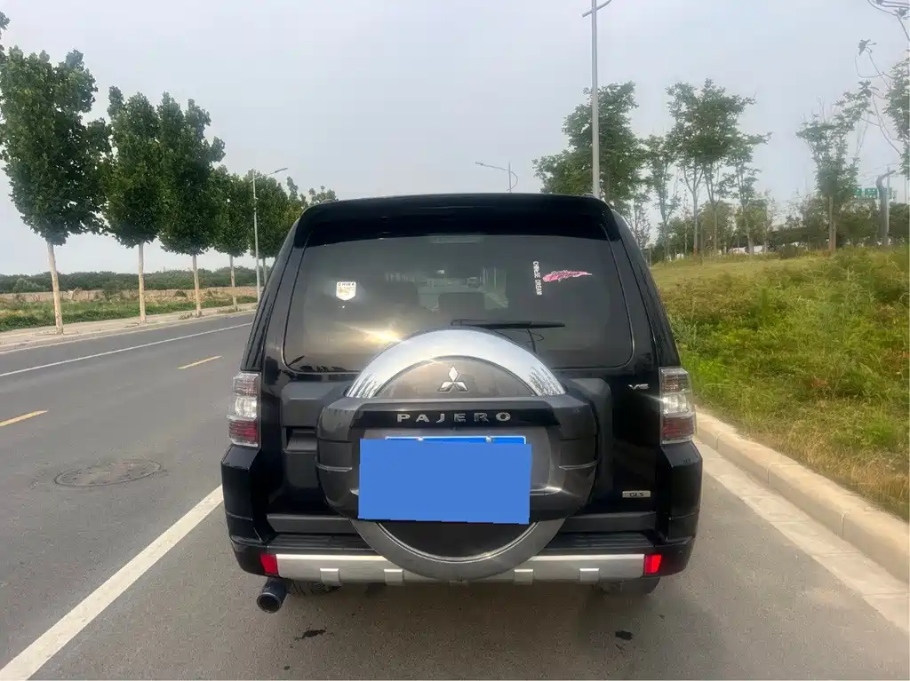 Mitsubishi Pajero (Import) — миниатюра 7