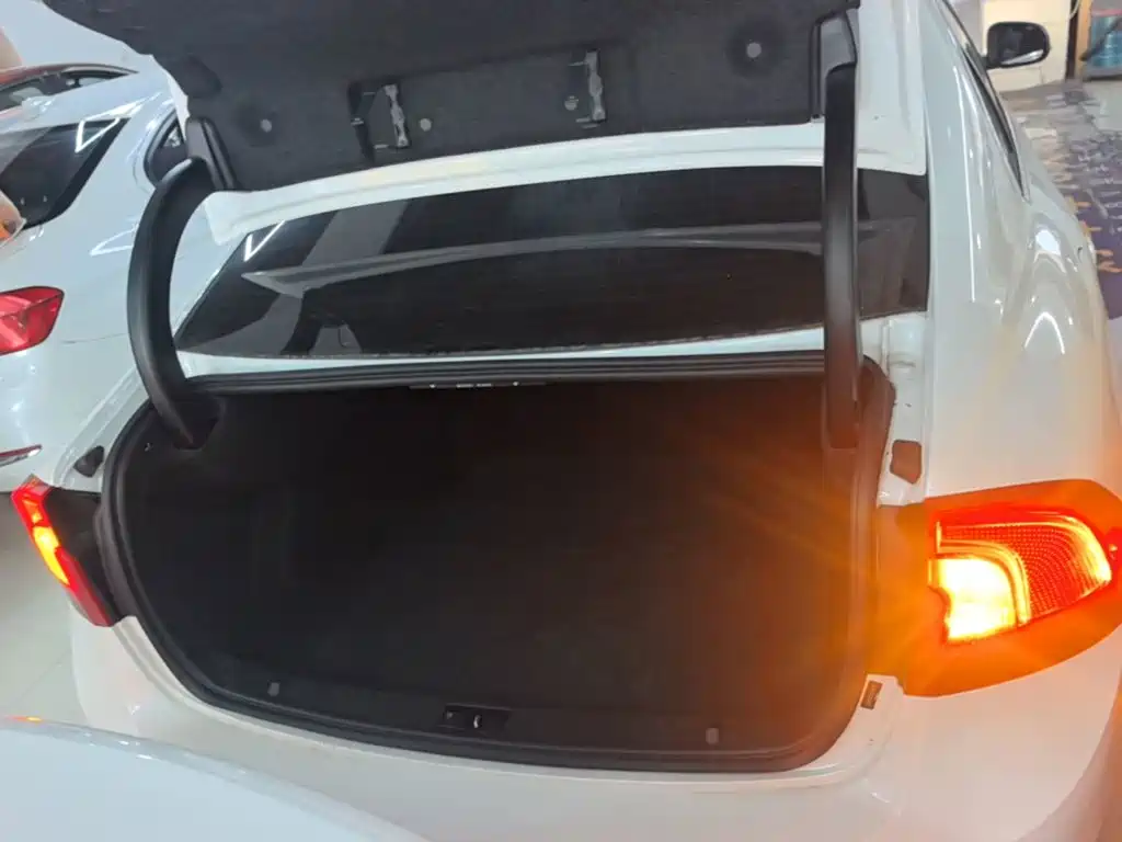 Volvo S60 — миниатюра 19