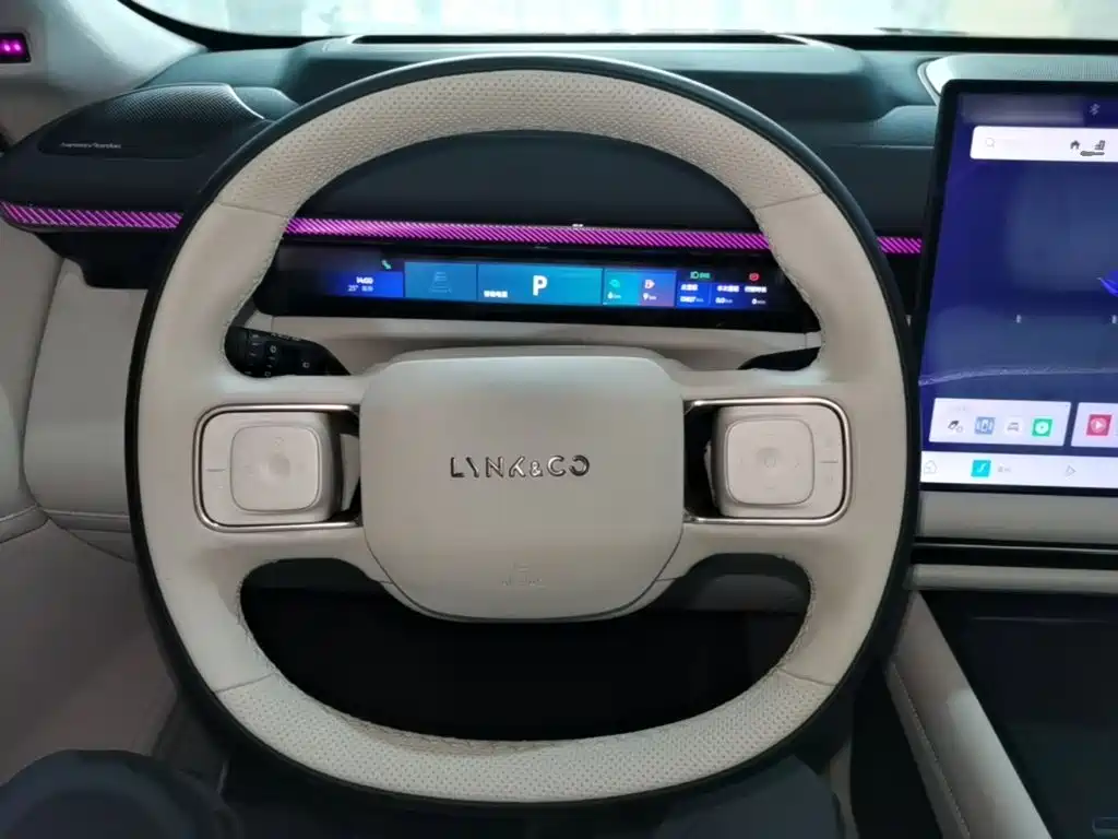 Lynk & Co Рука 900. — миниатюра 11