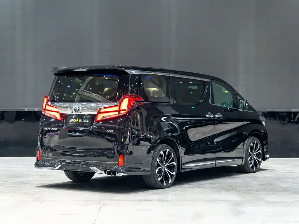 Toyota Alphard — миниатюра 4