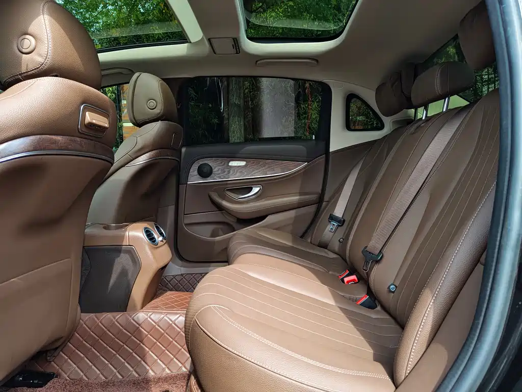 Mercedes-Benz E-Class — миниатюра 25