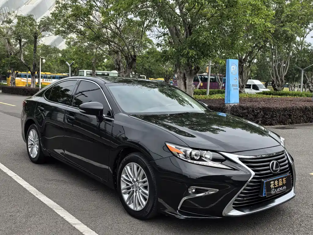 Lexus ES — миниатюра 8