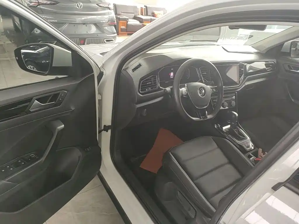 Volkswagen T-Roc — миниатюра 16
